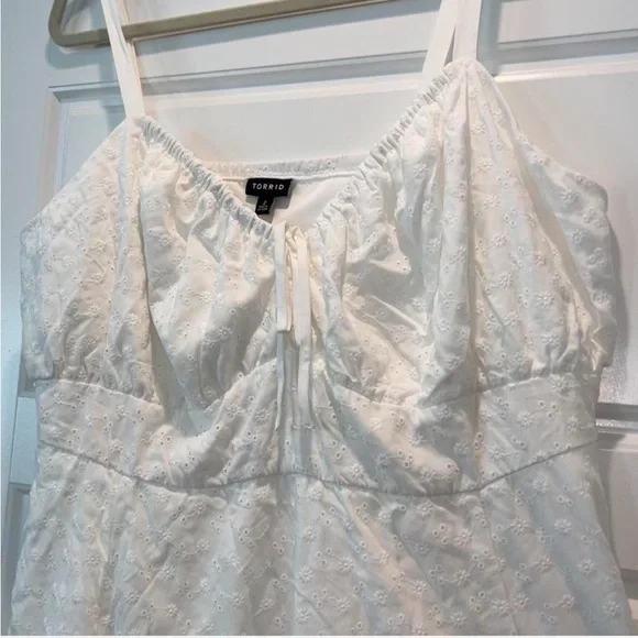 NWT Torrid Size 2 White Eyelet Mini Babydoll Dress - Picture 7 of 8